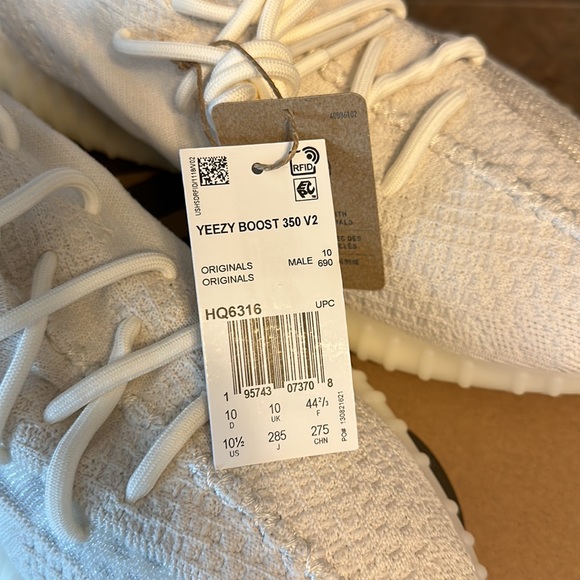 Yeezy 350 V2 “Bone” - Picture 2 of 9